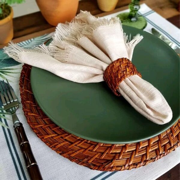 Mesa linda com Sousplat Rattan